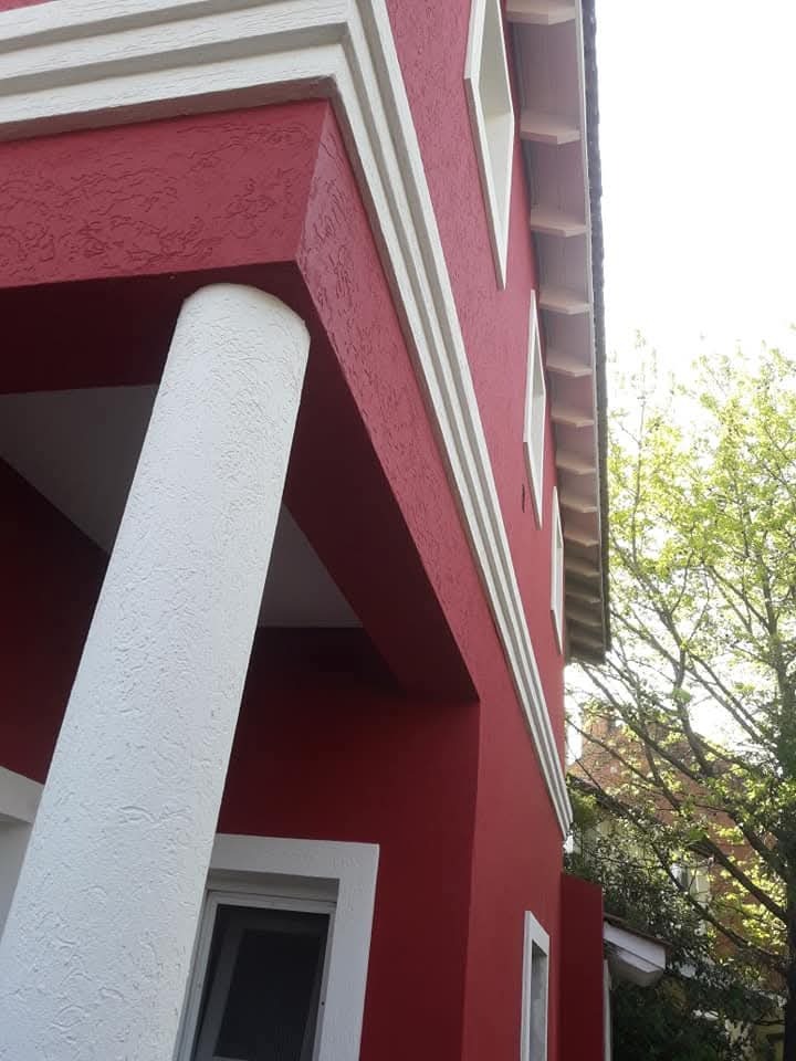 Fachada Roja Columna REVENOR